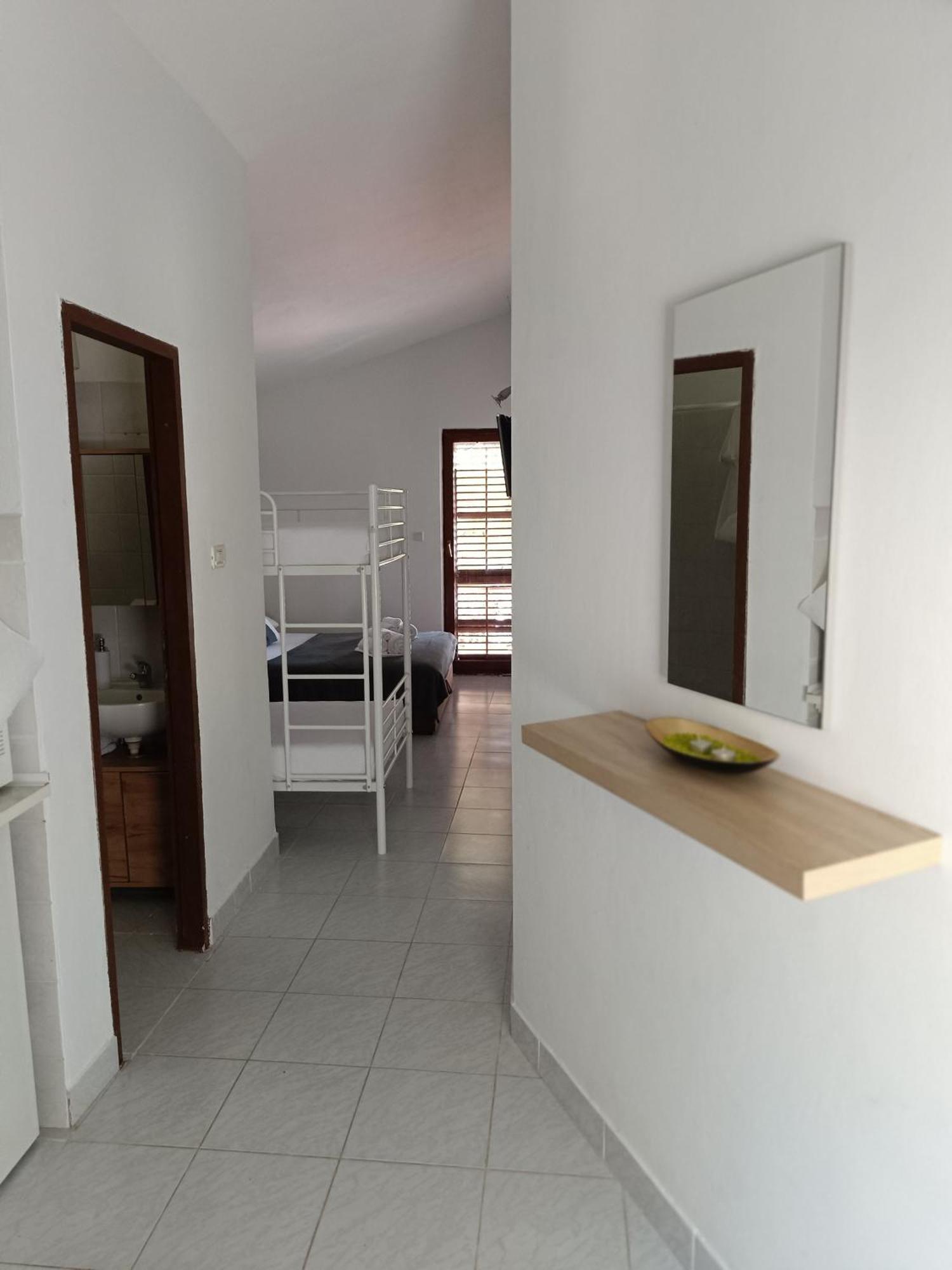 Studio Apartmani Tucic 塞莱纳 外观 照片