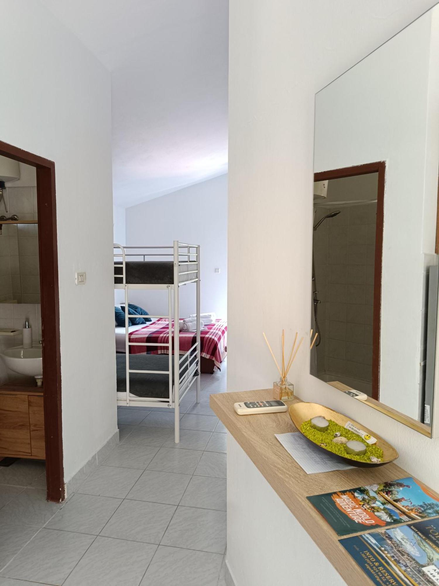 Studio Apartmani Tucic 塞莱纳 外观 照片